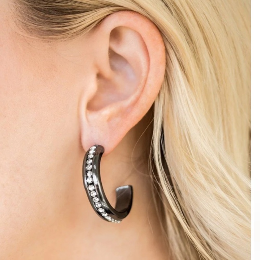 5TH AVENUE FASHIONISTA - BLACK - earrings NWT